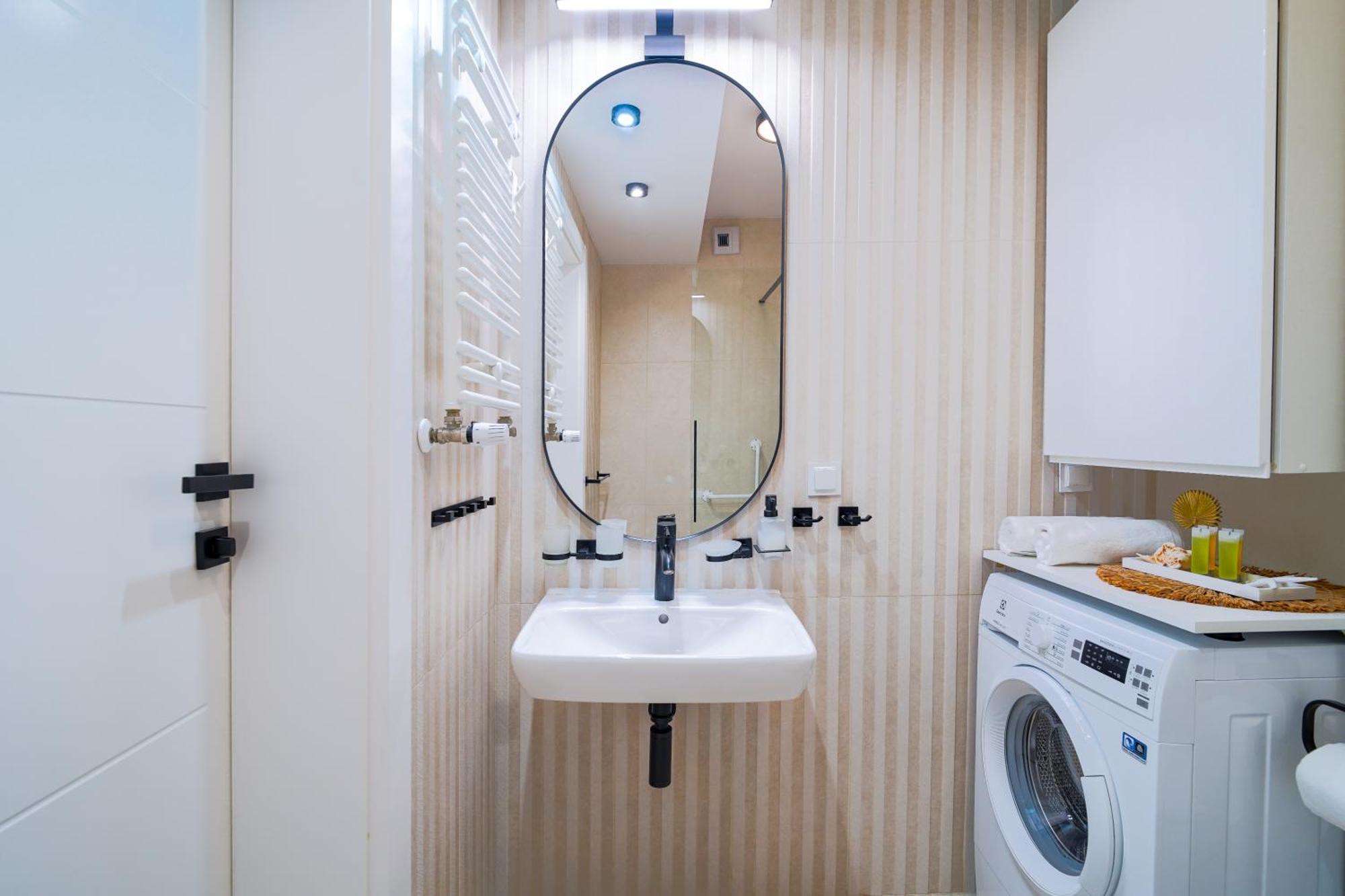 Lulu Apartments - Pod Masztami - Apartament Dwupokojowy - Basen Silownia Parking 科沃布热格 外观 照片