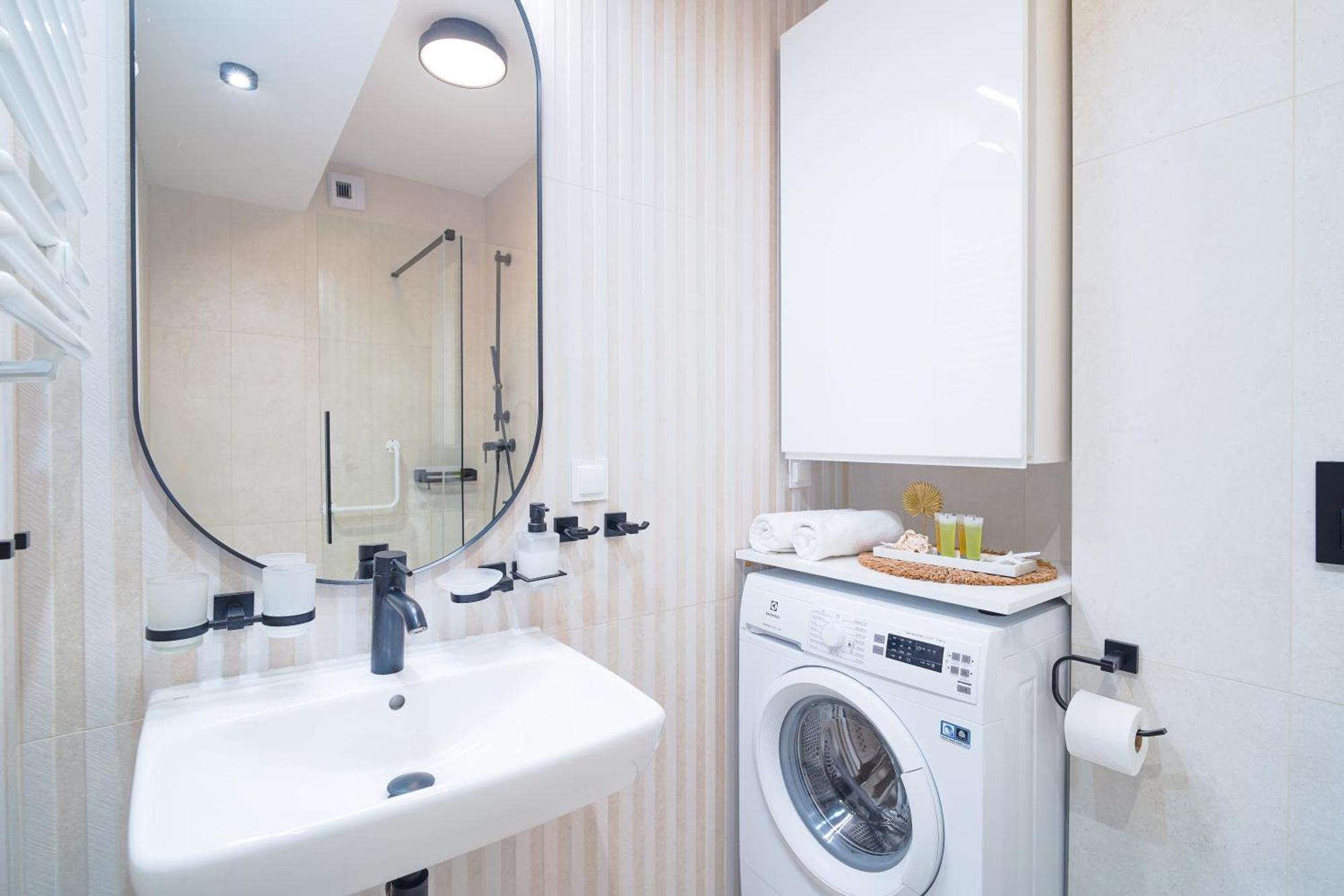 Lulu Apartments - Pod Masztami - Apartament Dwupokojowy - Basen Silownia Parking 科沃布热格 外观 照片